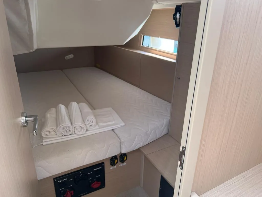 Cabin on Rosalba, a Beneteau Oceanis 40.1 sailboat at Capo d'Orlando, Italy
