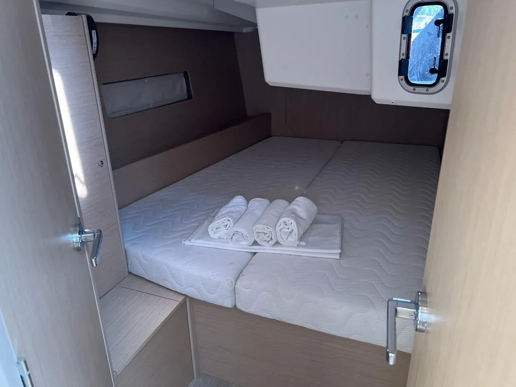Cabin on Rosalba, a Beneteau Oceanis 40.1 sailboat at Capo d'Orlando, Italy