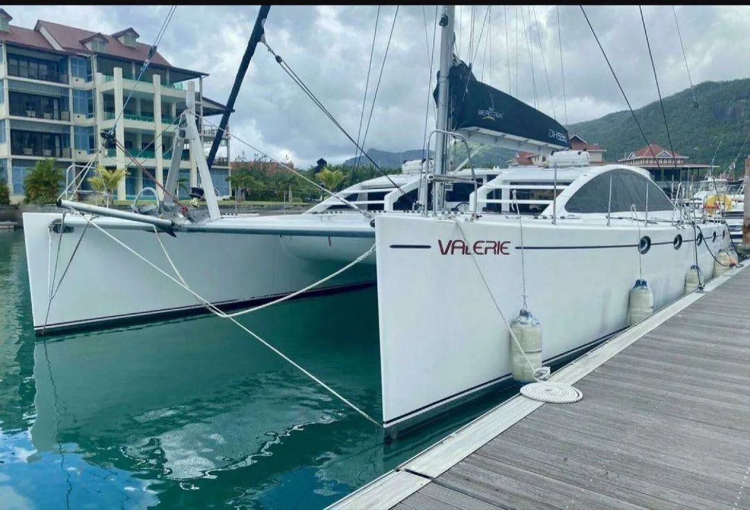 Exterior view of Valerie, a Sea-Tribe DH550 catamaran at Roche Caiman, Seychelles
