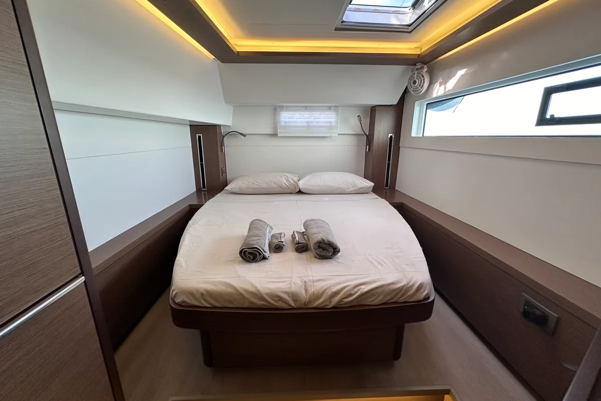 Cabin on Sella III, a Lagoon 46 catamaran at Figari/Golfo Aranci, Italy