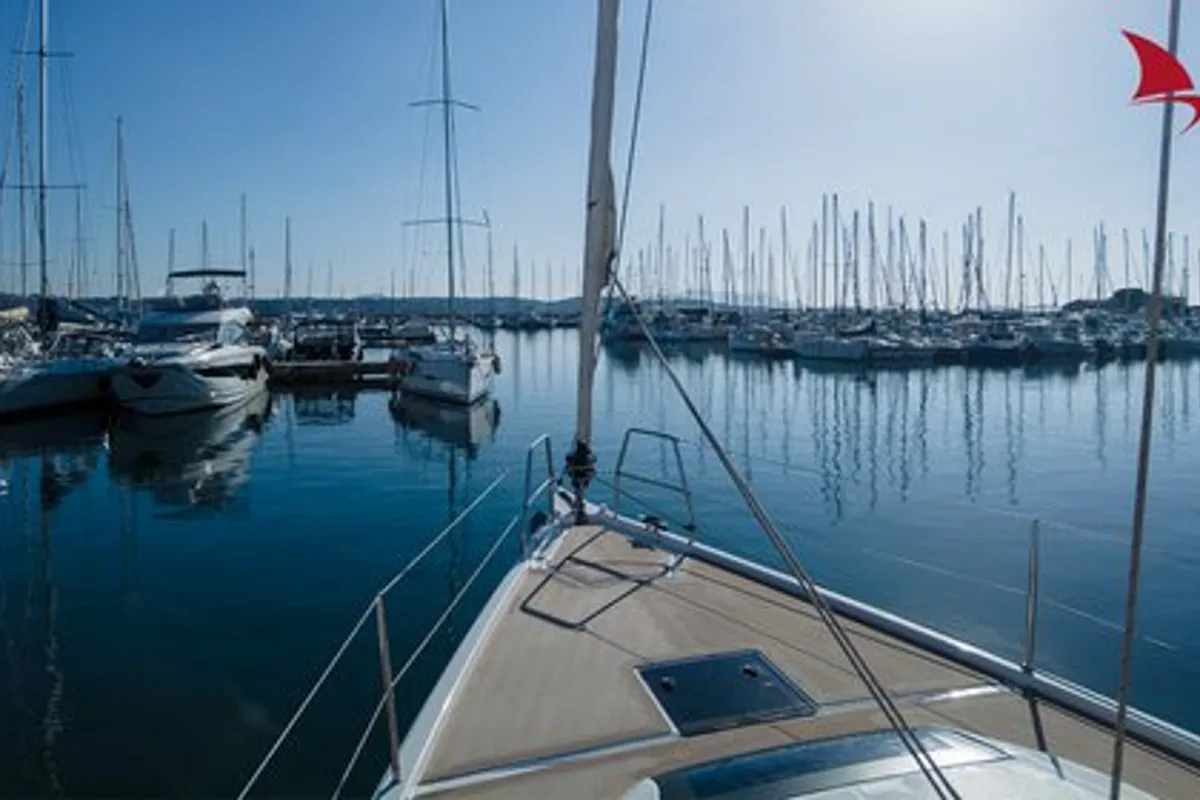Deck of Chipon, a Dufour 430 sailboat at Plan-d'Aups-Sainte-Baume, France