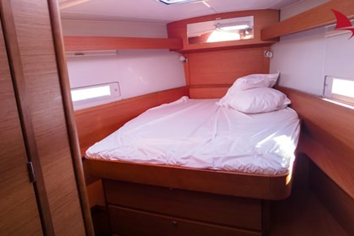 Cabin on Chipon, a Dufour 430 sailboat at Plan-d'Aups-Sainte-Baume, France