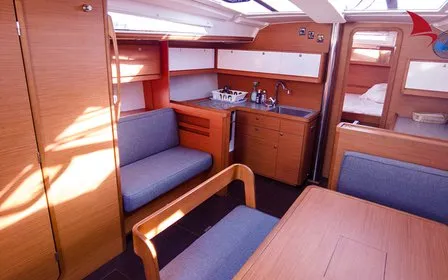 Salon of Chipon, a Dufour 430 sailboat at Plan-d'Aups-Sainte-Baume, France