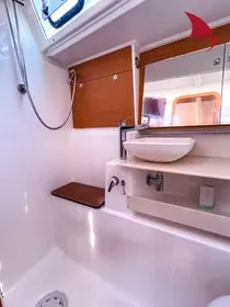Head on Chipon, a Dufour 430 sailboat at Plan-d'Aups-Sainte-Baume, France