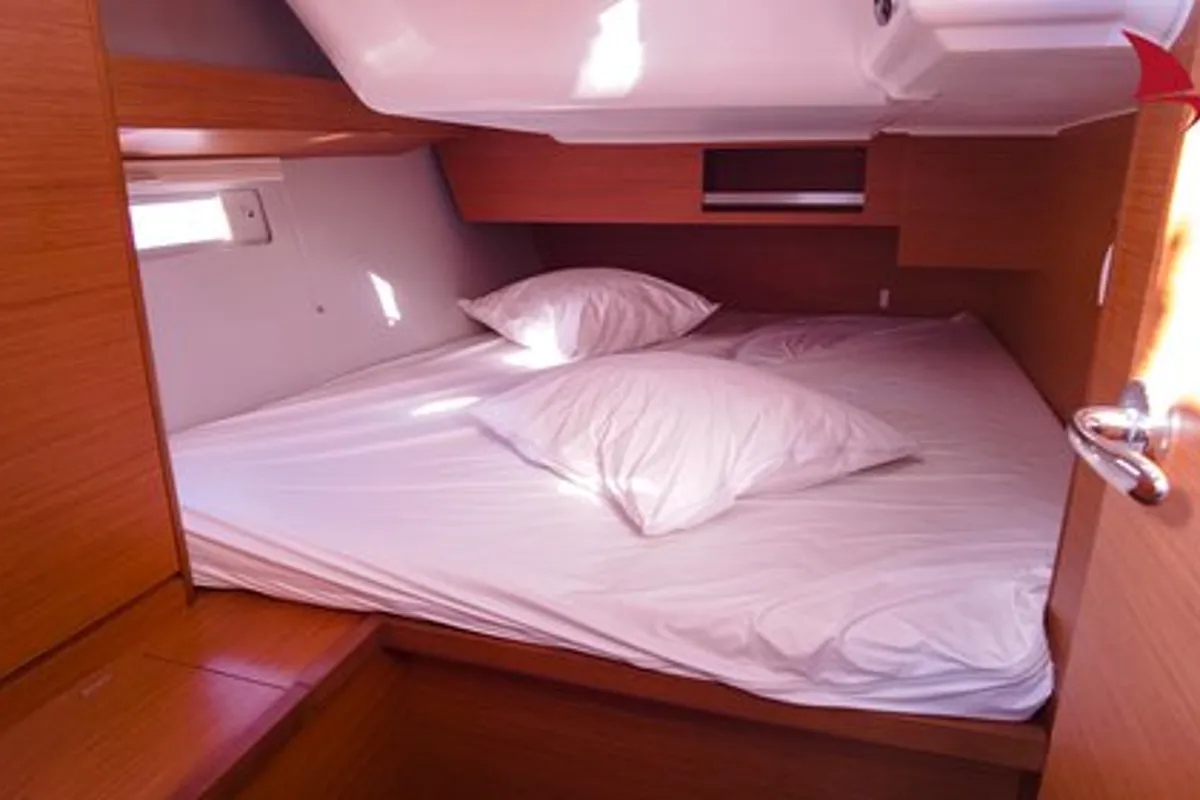 Cabin on Chipon, a Dufour 430 sailboat at Plan-d'Aups-Sainte-Baume, France