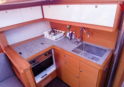 Galley of Chipon, a Dufour 430 sailboat at Plan-d'Aups-Sainte-Baume, France