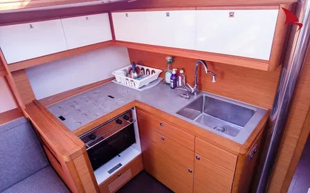 Galley of Chipon, a Dufour 430 sailboat at Plan-d'Aups-Sainte-Baume, France