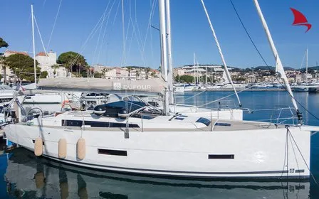 Exterior view of Chipon, a Dufour 430 sailboat at Plan-d'Aups-Sainte-Baume, France