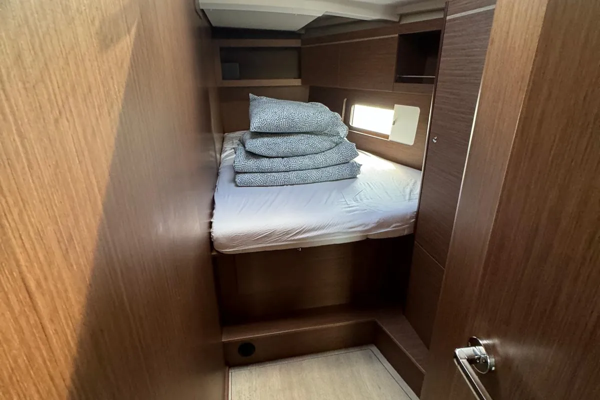 Cabin on Miraculix, a Beneteau Oceanis 46.1 sailboat at Grad Biograd na Moru, Croatia
