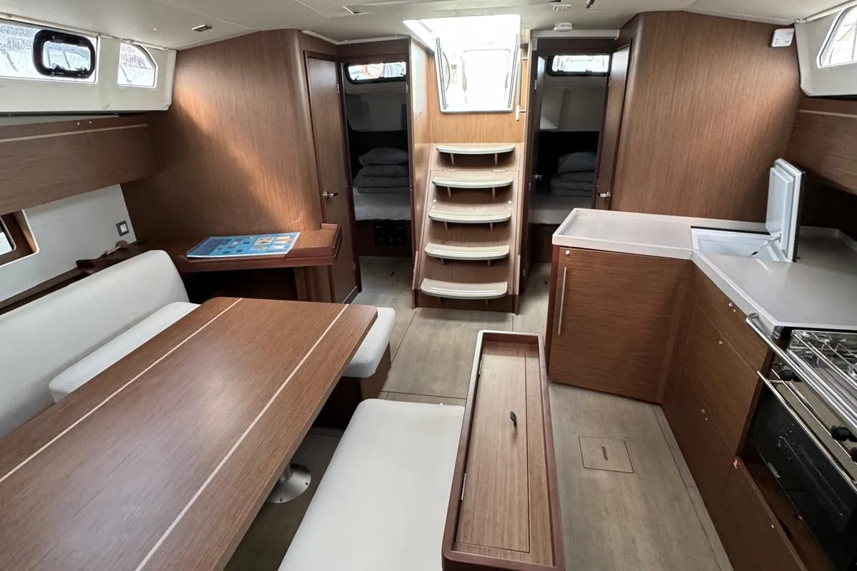 Cabin on Miraculix, a Beneteau Oceanis 46.1 sailboat at Grad Biograd na Moru, Croatia