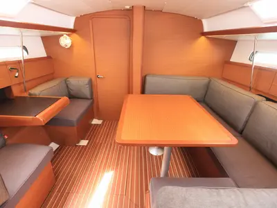 Salon of Indian Chief, a Jeanneau Sun Odyssey 419 sailboat at Road Town, British Virgin Islands