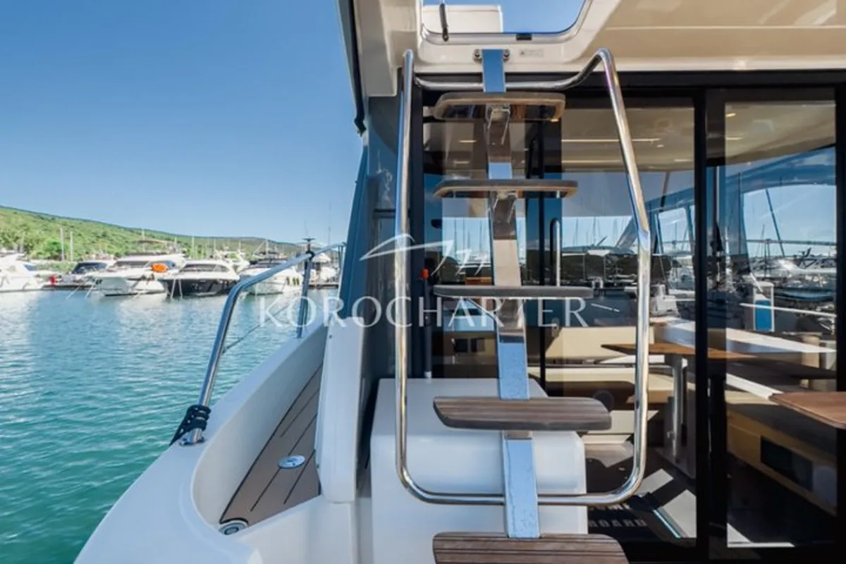Neptun, a Bavaria R40 Fly motor yacht at Punat, Croatia