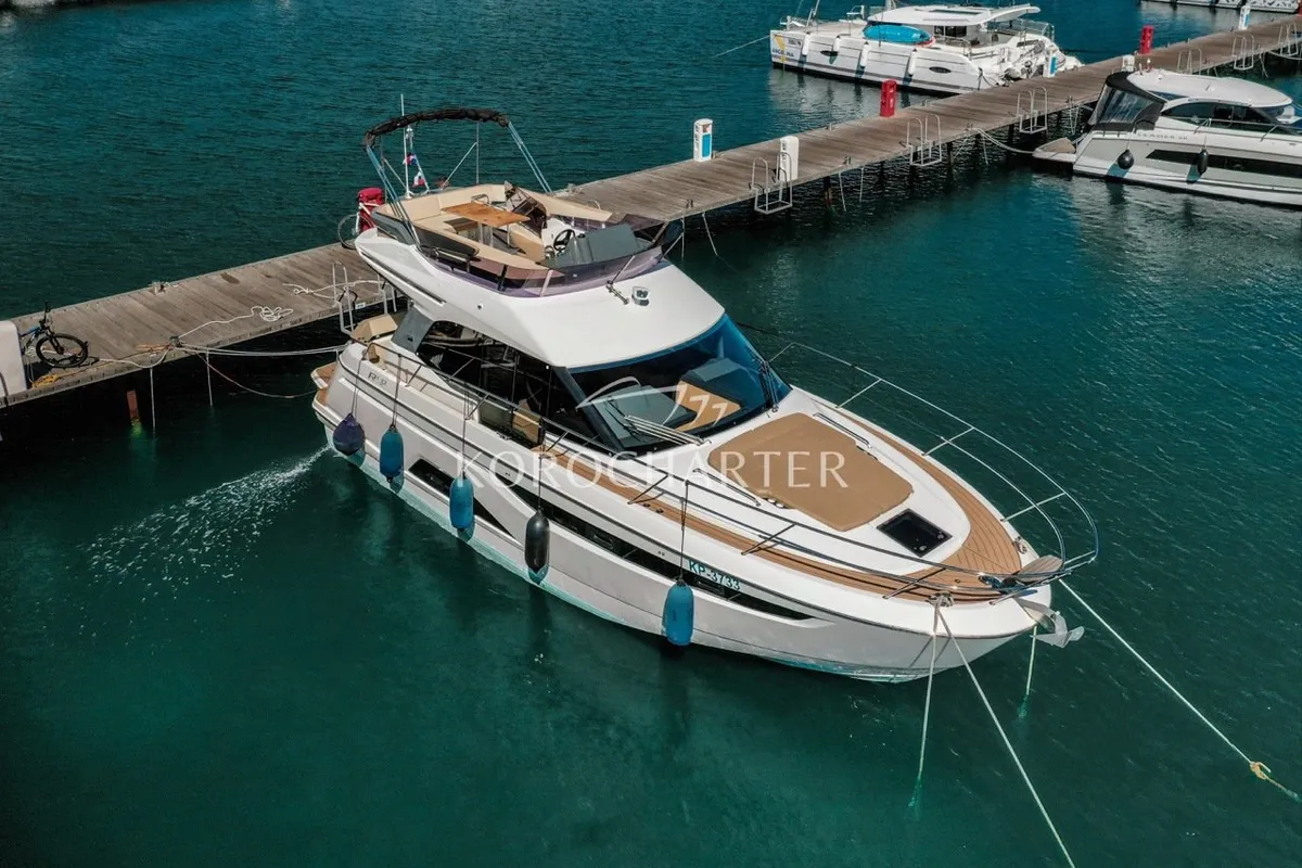 Neptun, a Bavaria R40 Fly motor yacht at Punat, Croatia