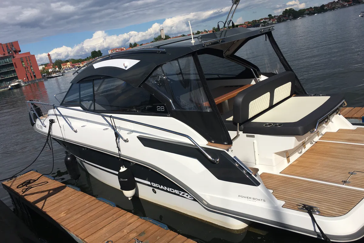 Exterior view of Very Fun, a Grandezza 280C motorboat at Općina Sukošan, Croatia