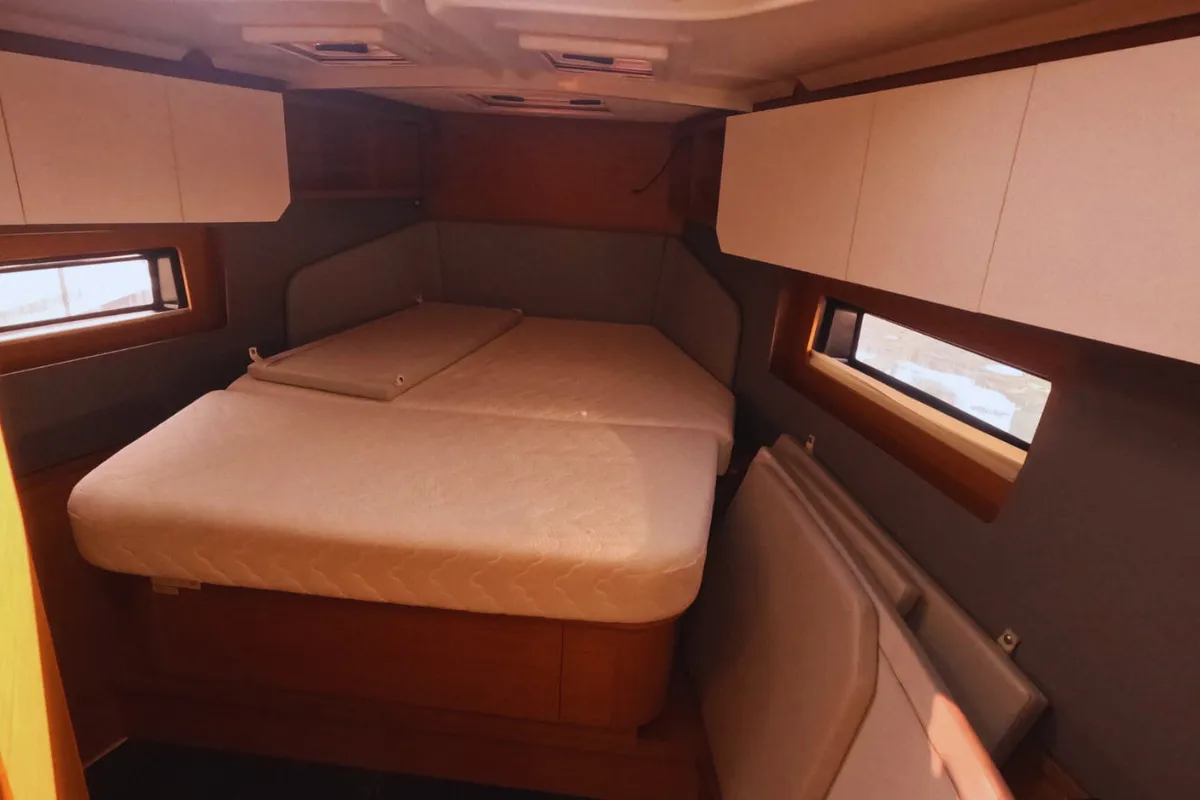 Cabin on Amunì, a Dufour 41 sailboat at Procida, Italy