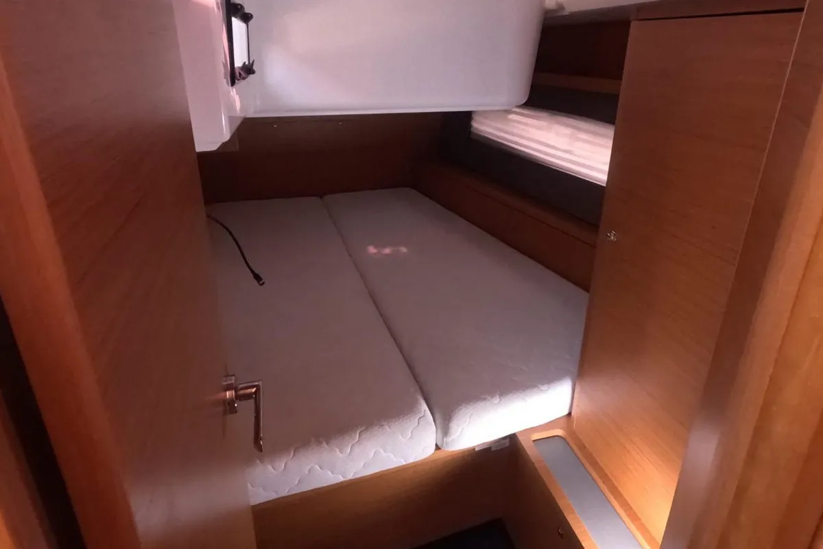 Cabin on Amunì, a Dufour 41 sailboat at Procida, Italy