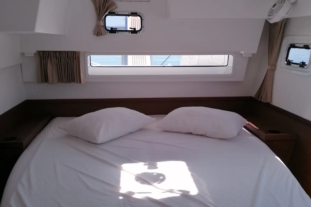 Cabin on Senza Se, a Lagoon 42 catamaran at Tonnarella, Italy