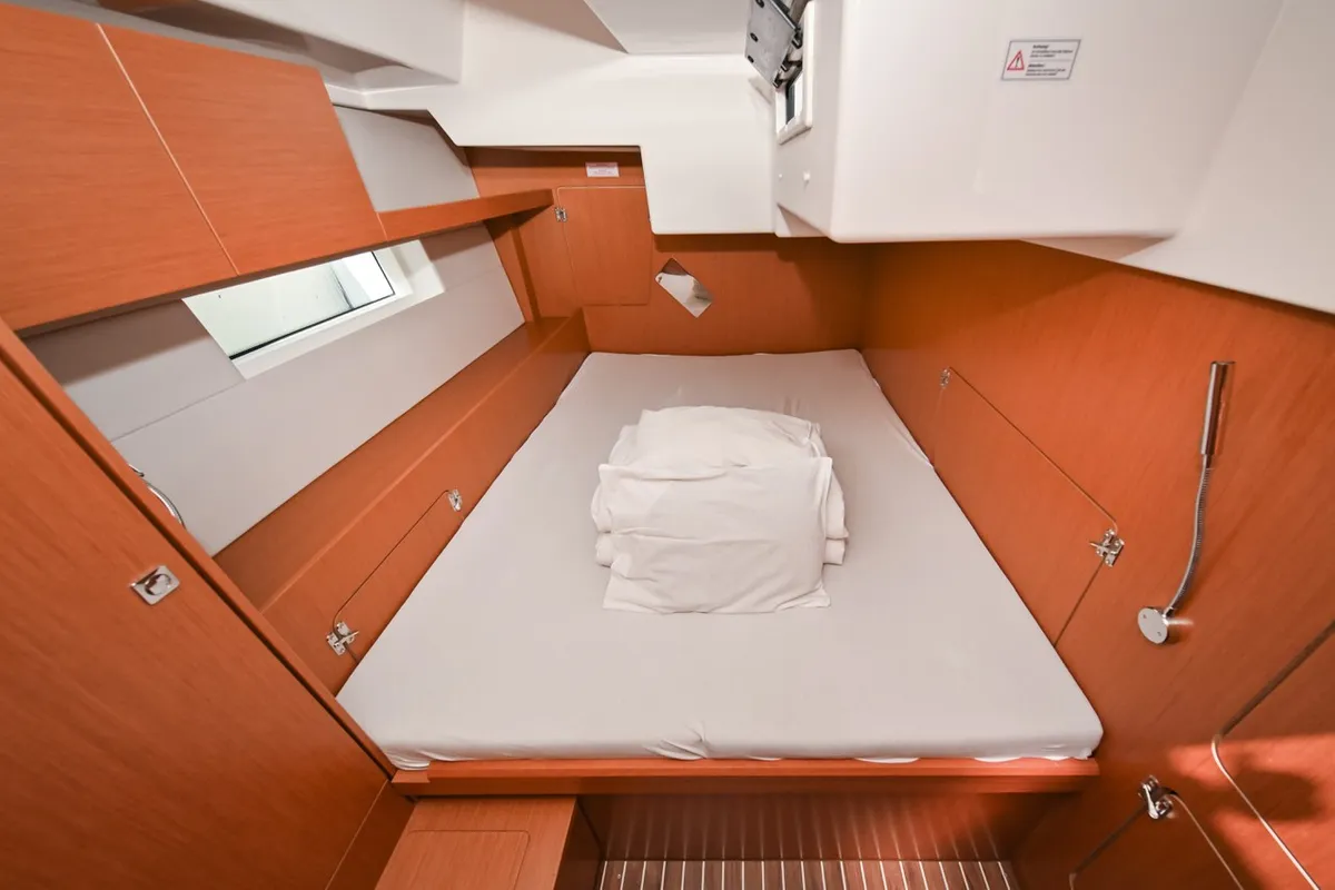 Cabin on Big Blue, a Bavaria C50 sailboat at Općina Sukošan, Croatia