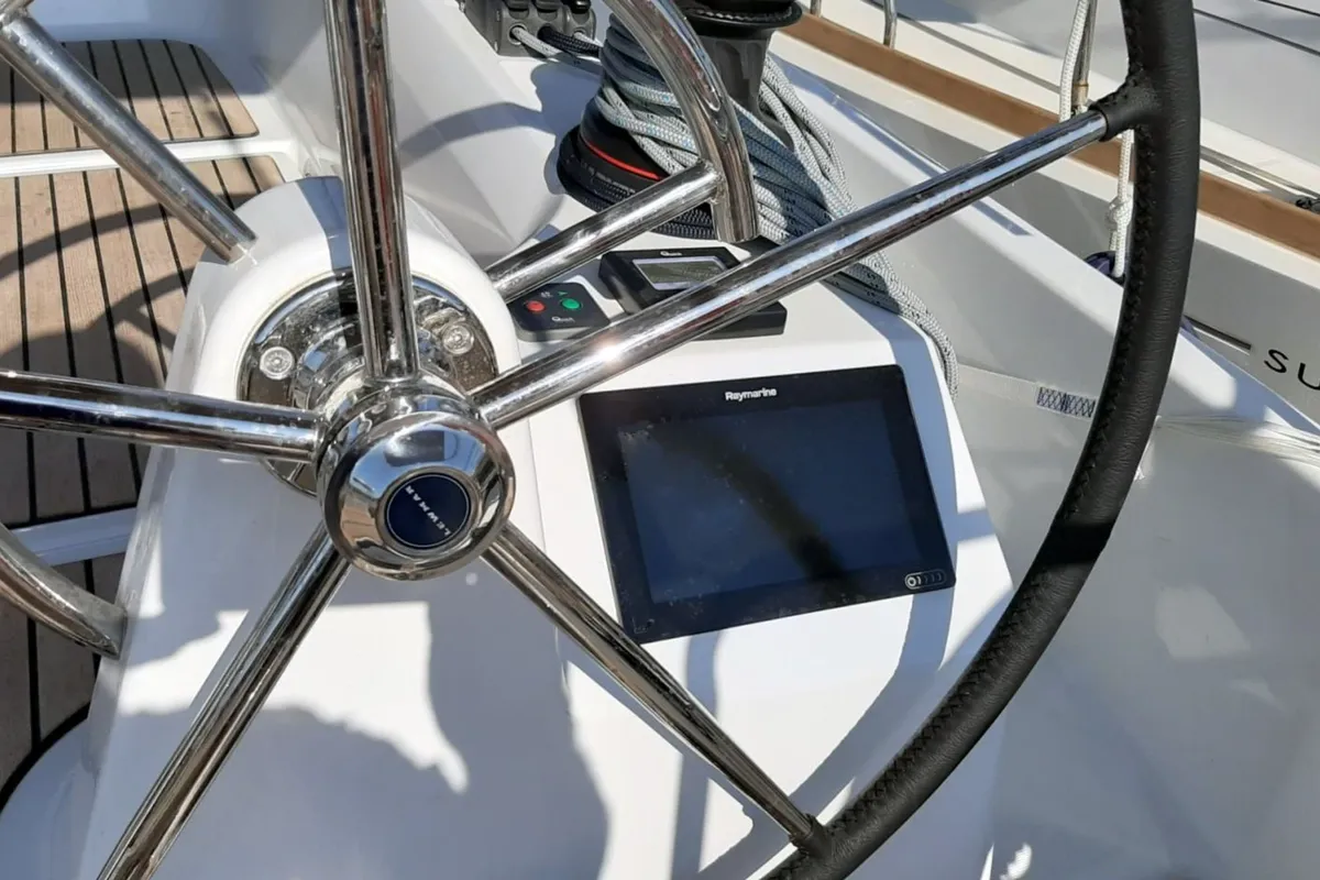 SARAVAH, a Jeanneau Sun Odyssey 410 sailboat at La Favière, France