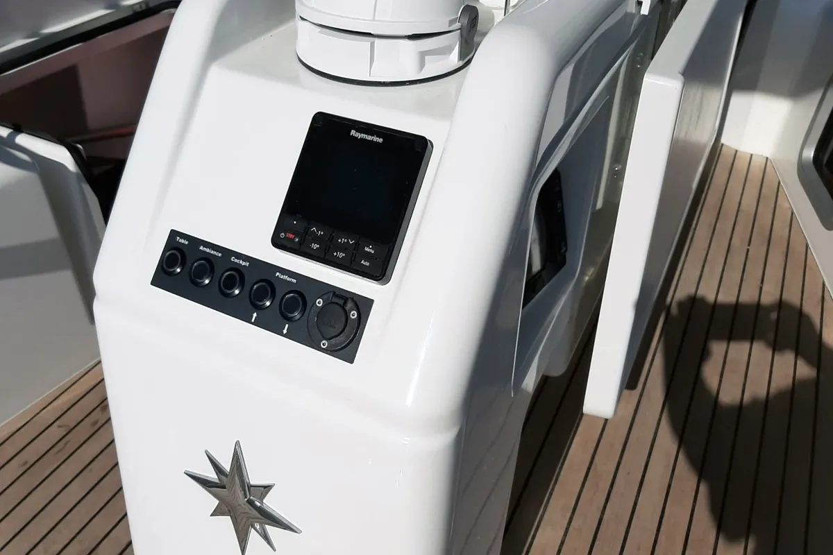 SARAVAH, a Jeanneau Sun Odyssey 410 sailboat at La Favière, France
