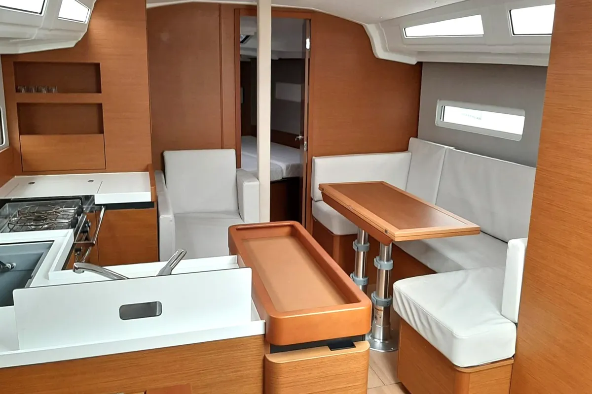 SARAVAH, a Jeanneau Sun Odyssey 410 sailboat at La Favière, France