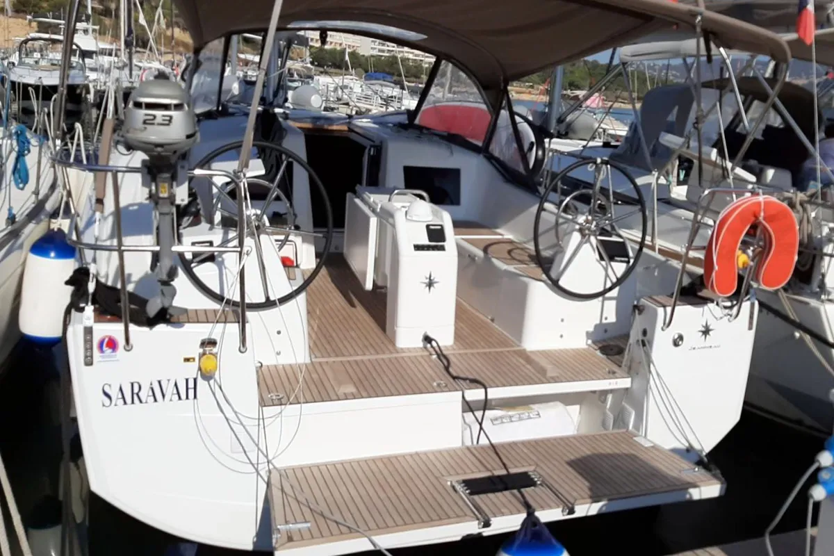 SARAVAH, a Jeanneau Sun Odyssey 410 sailboat at La Favière, France