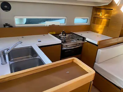 SARAVAH, a Jeanneau Sun Odyssey 410 sailboat at La Favière, France