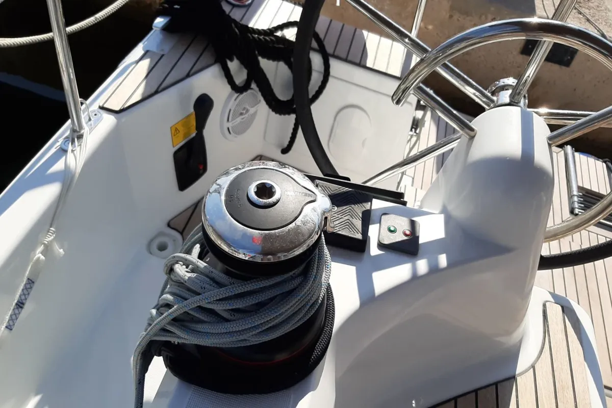 SARAVAH, a Jeanneau Sun Odyssey 410 sailboat at La Favière, France