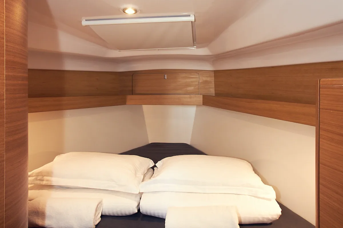 Cabin on Finola, a Elan Impression 40.1 sailboat at Grad Kaštela, Croatia