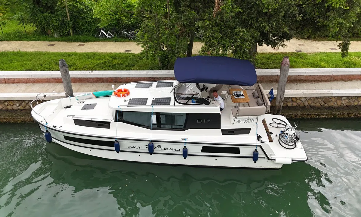 18, a Balt 37 Grand motor yacht at Casier, Italy