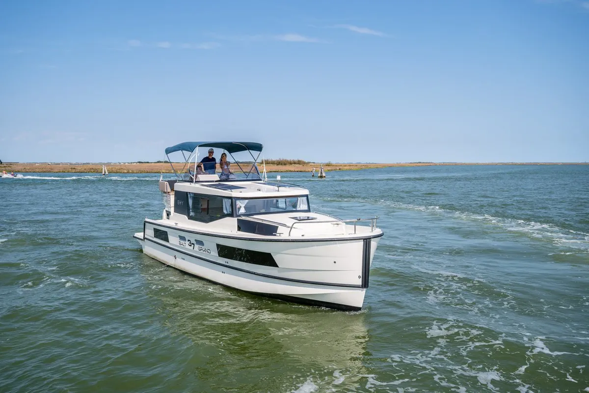 18, a Balt 37 Grand motor yacht at Casier, Italy