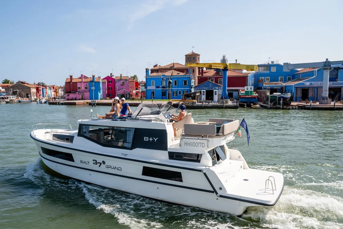 18, a Balt 37 Grand motor yacht at Casier, Italy
