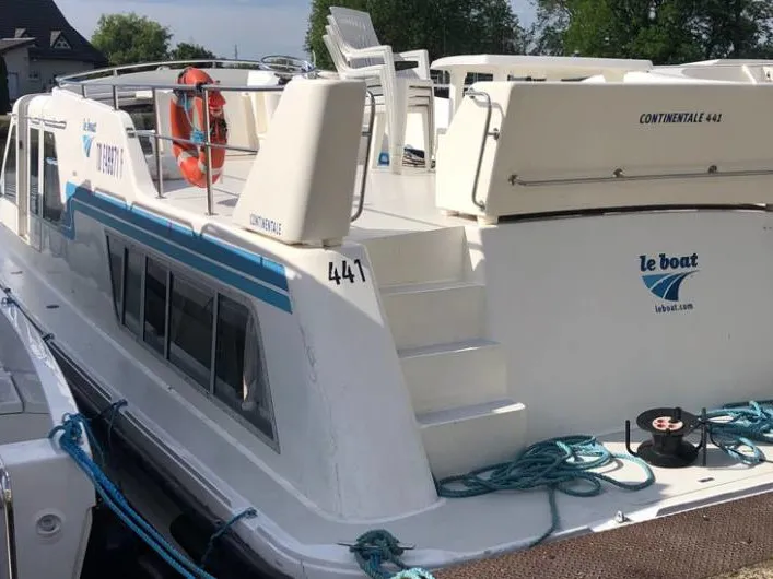 Exterior view of Continentale - Budget 8, a Cygnet Continentale motorboat at Saint-Usage, France