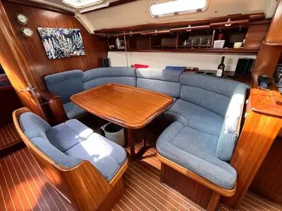 Salon of Meropi, a Bavaria 41 sailboat at Kontokali, Greece