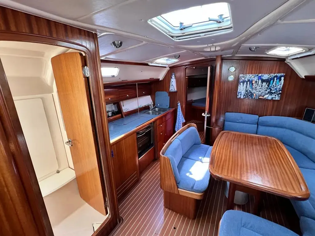 Salon of Meropi, a Bavaria 41 sailboat at Kontokali, Greece