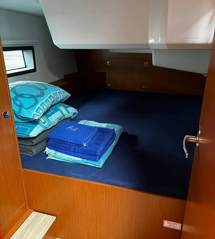 Cabin on Calefijusa, a Bavaria C42 sailboat at Općina Vrsar, Croatia