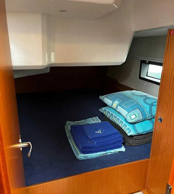 Cabin on Calefijusa, a Bavaria C42 sailboat at Općina Vrsar, Croatia