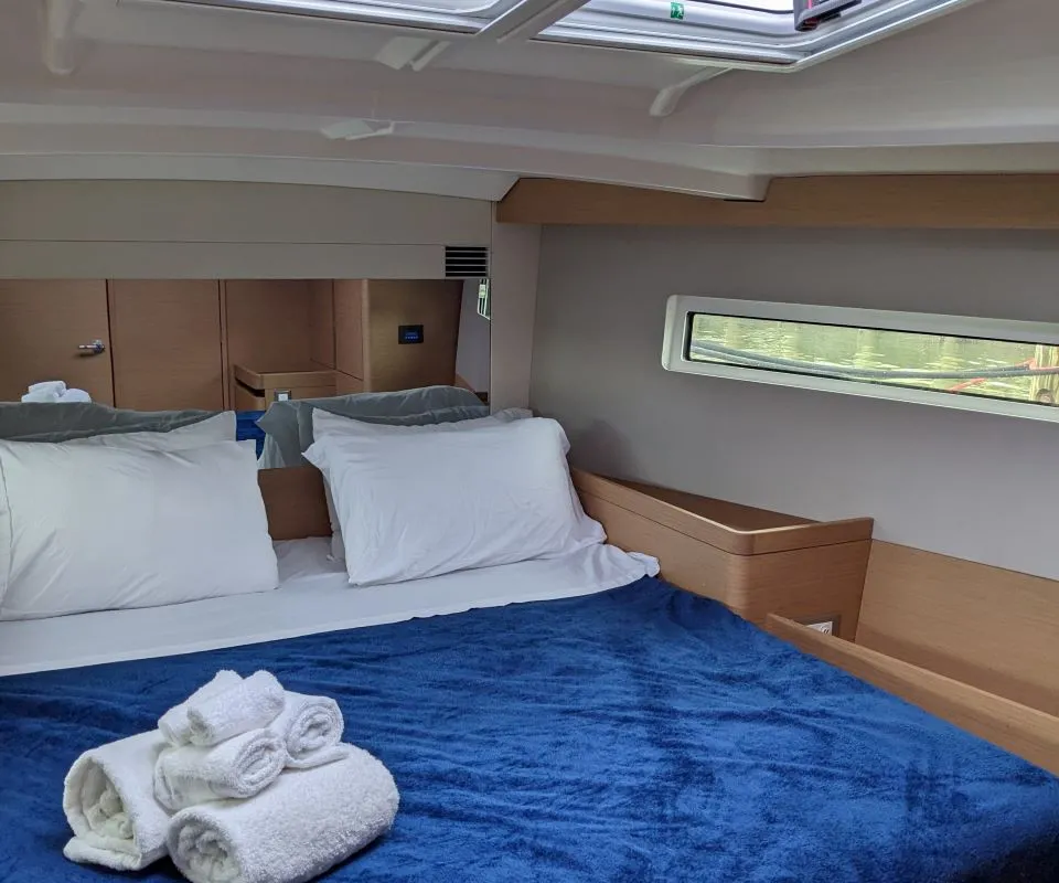 Cabin on Summer Salt, a Jeanneau Sun Odyssey 440 sailboat at Chesapeake, United States