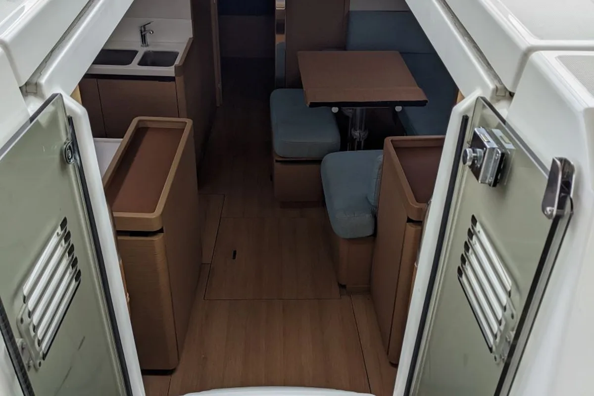 Salon of Summer Salt, a Jeanneau Sun Odyssey 440 sailboat at Chesapeake, United States
