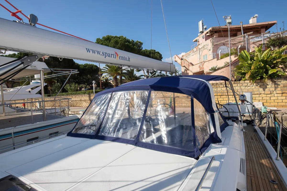 Exterior view of Hybris, a Beneteau Oceanis 51.1 sailboat at Tonnarella, Italy