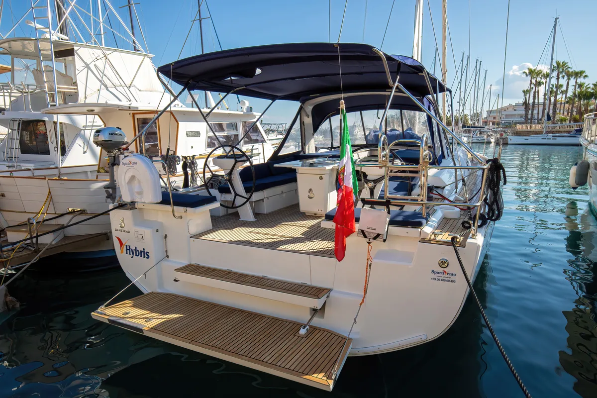 Exterior view of Hybris, a Beneteau Oceanis 51.1 sailboat at Tonnarella, Italy