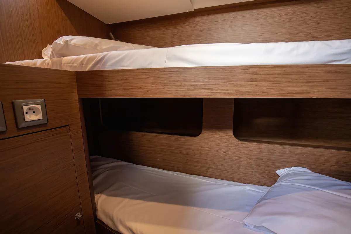 Cabin on Hybris, a Beneteau Oceanis 51.1 sailboat at Tonnarella, Italy