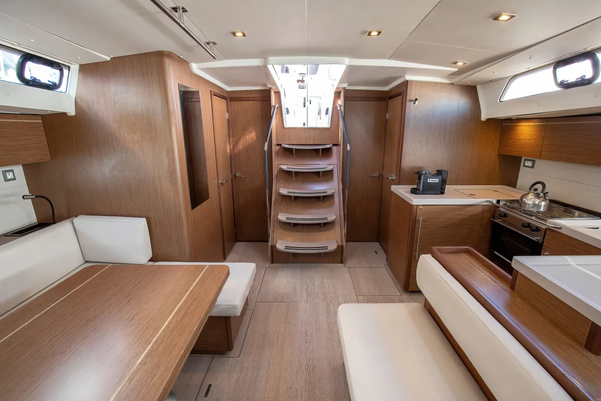 Salon of Hybris, a Beneteau Oceanis 51.1 sailboat at Tonnarella, Italy