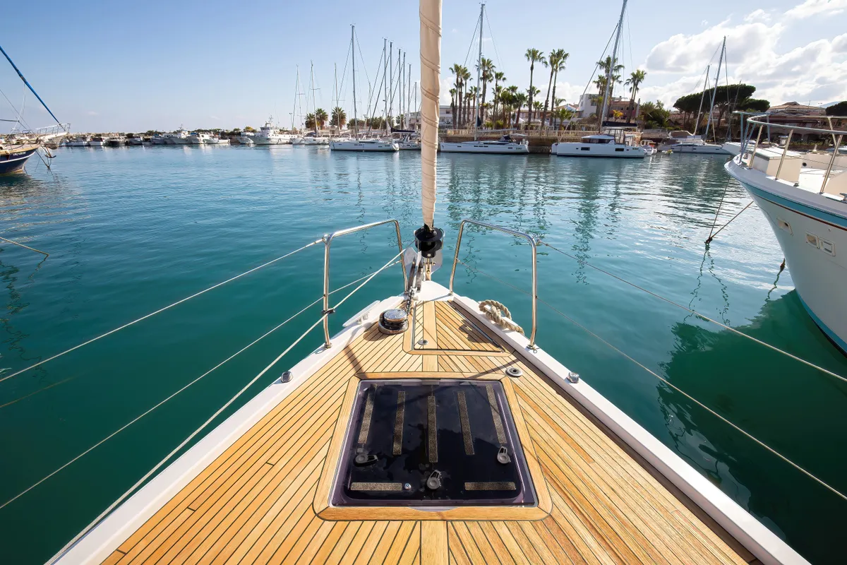 Deck of Hybris, a Beneteau Oceanis 51.1 sailboat at Tonnarella, Italy