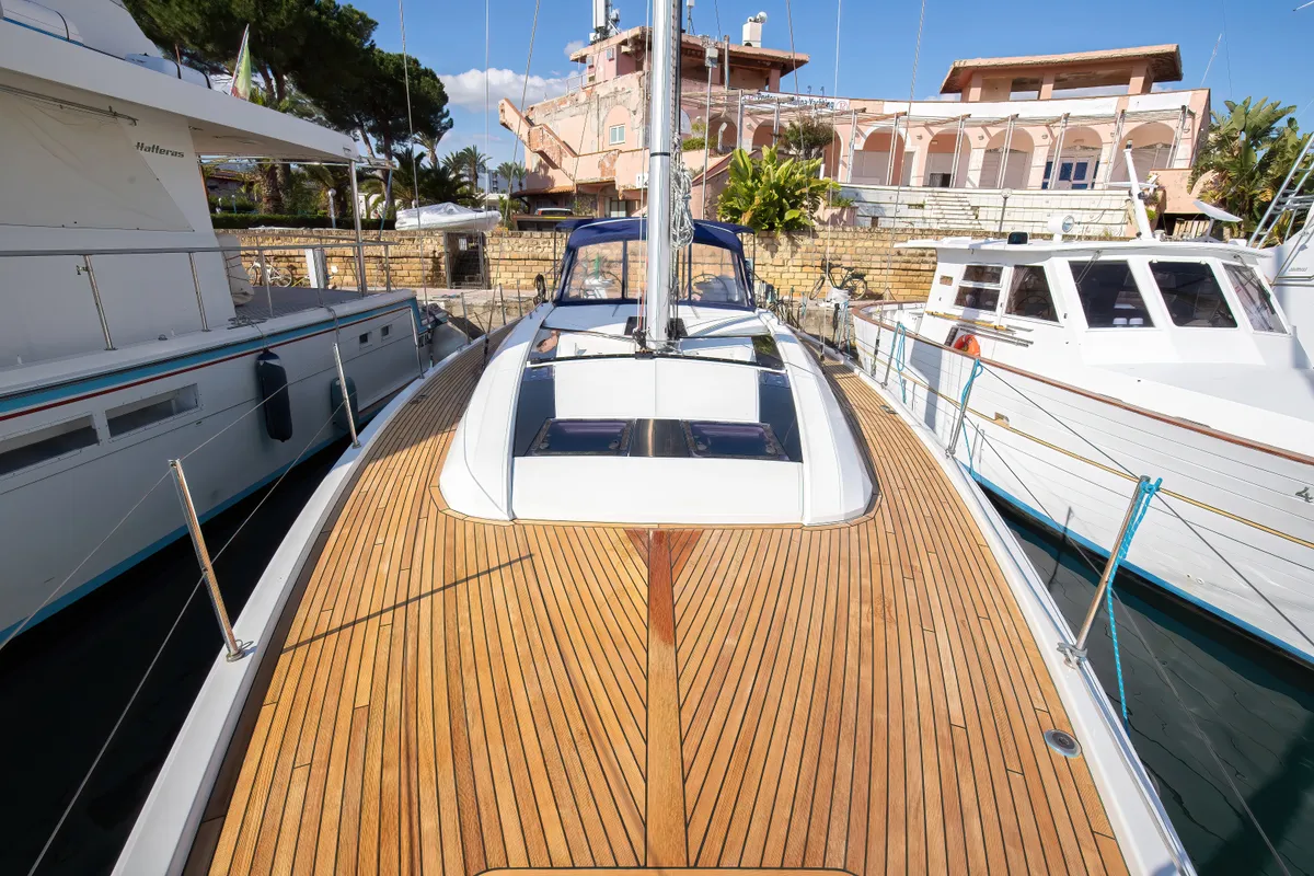 Deck of Hybris, a Beneteau Oceanis 51.1 sailboat at Tonnarella, Italy