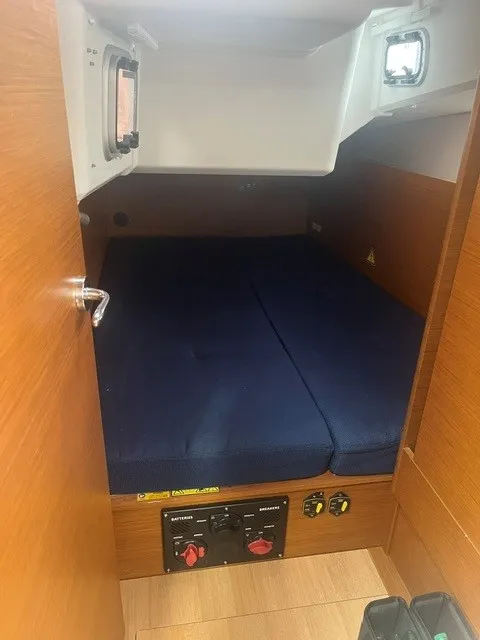 Kairos, a Jeanneau Sun Odyssey 410 sailboat at Marseille, France