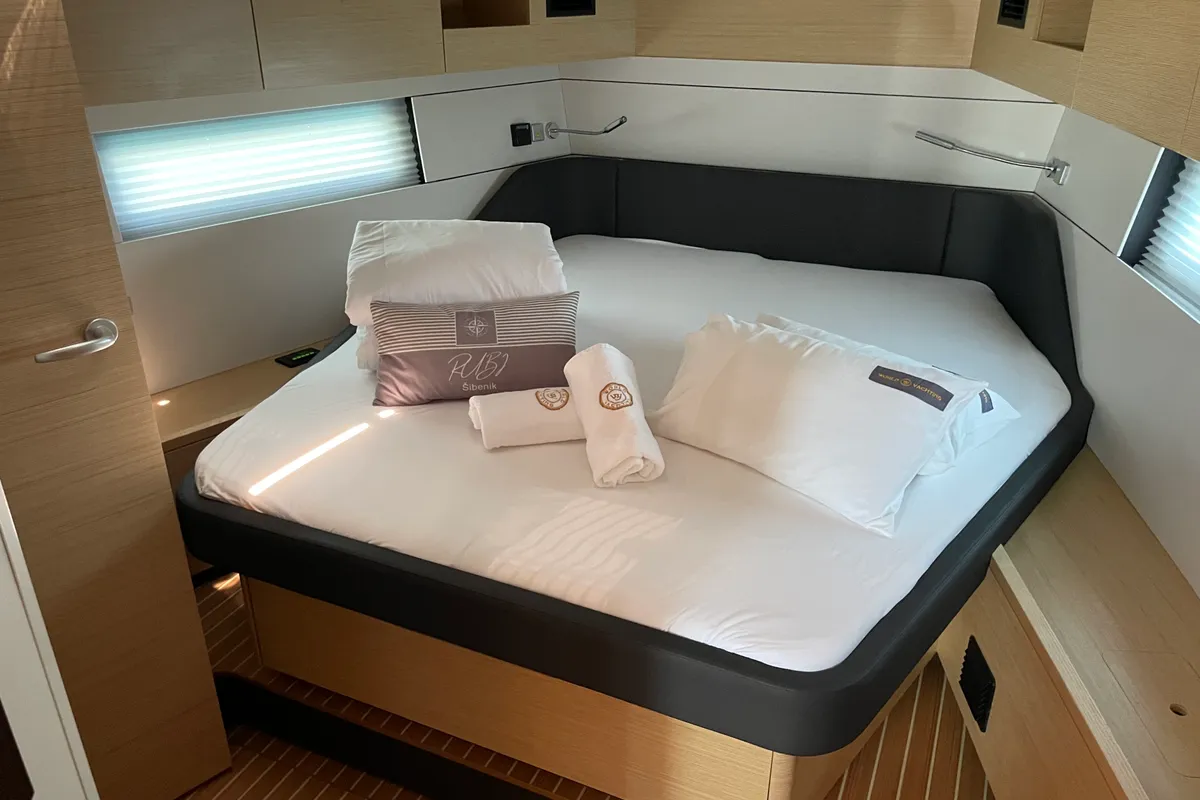 Cabin on Rubi, a Hanse 460 sailboat at Šibenik, Croatia