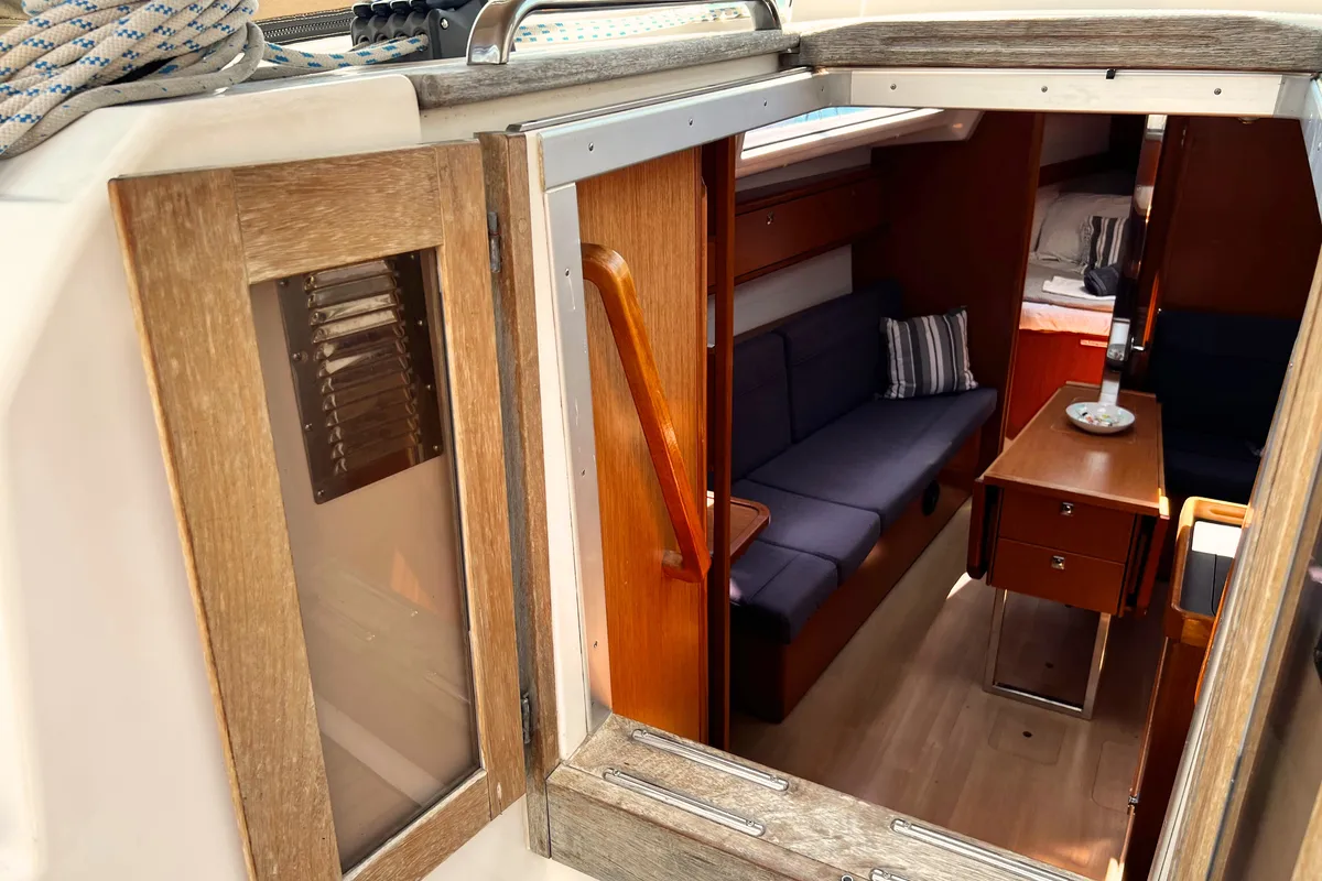 Salon of BRIZO, a Bavaria 33 Cruiser sailboat at Ellomenos, Greece