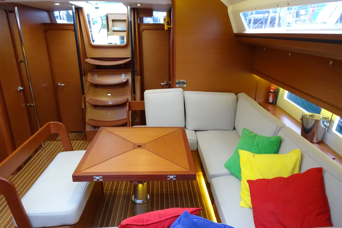 Salon of Notus, a Dufour 520 GL sailboat at Primošten, Croatia