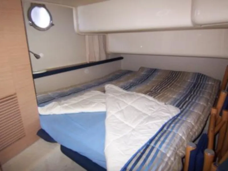 Cabin on Lou Ann, a Azimut 43 S motorboat at Seget Donji, Croatia